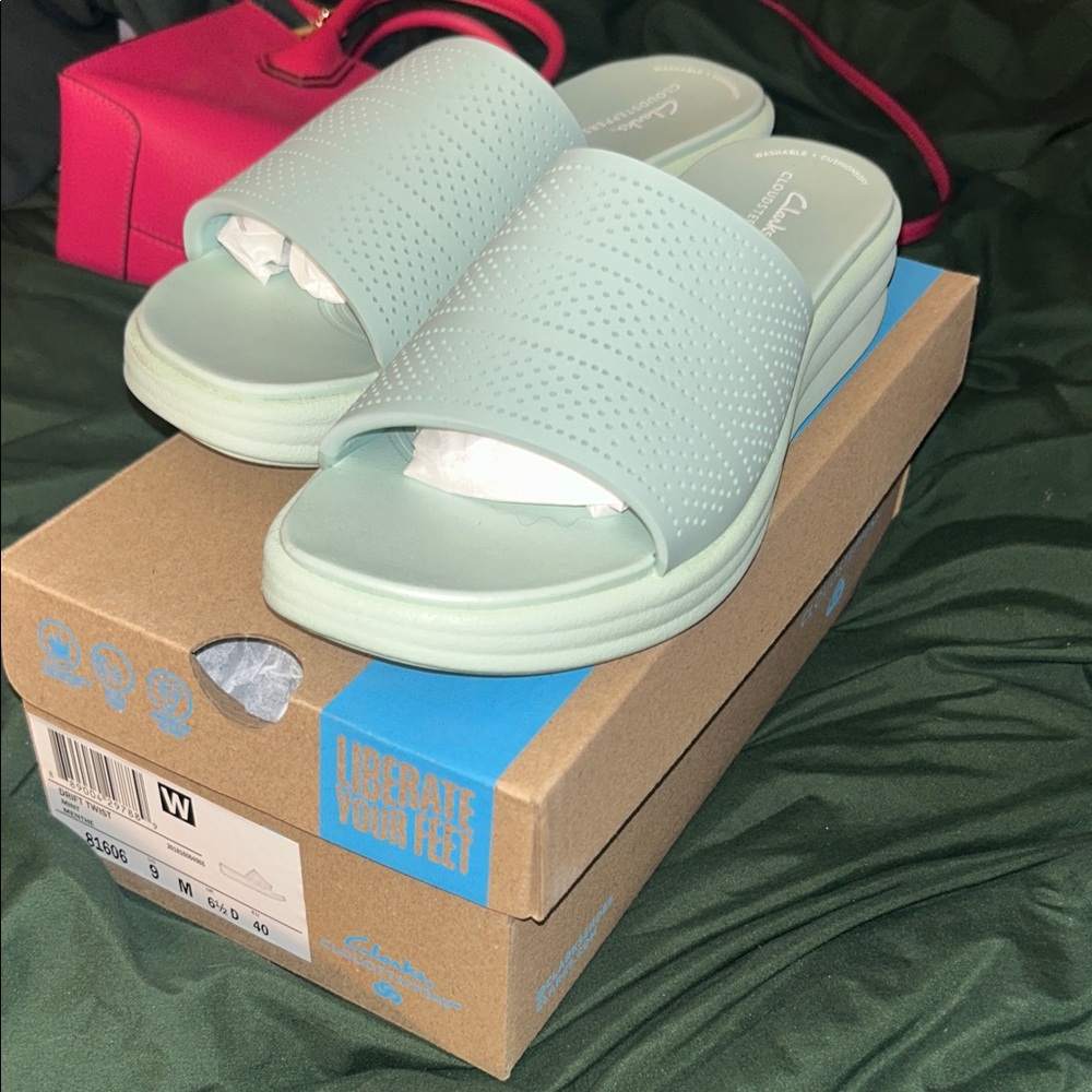 Cloudsteppers by Clarks Women's Mint Slide Sandals